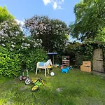 Modernes Mit 4 Separaten Appartements, Je Mit Vollausgestatteter Küchenzeile Und Eigenem Bad, 2 Gehminuten Zum Badesee, Garten, Grillplatz, Kinderspielbereich, Hunde Sind Willkommen * Blumenholz