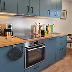 Modernes Mit 4 Separaten Appartements, Je Mit Vollausgestatteter Kuechenzeile Und Eigenem Bad, 2 Gehminuten Zum Badesee, Garten, Grillplatz, Kinderspielbereich, Hunde Auf Anfrage Willkommen アパート *