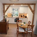 Modernes Mit 4 Separaten Appartements, Je Mit Vollausgestatteter Kuechenzeile Und Eigenem Bad, 2 Gehminuten Zum Badesee, Garten, Grillplatz, Kinderspielbereich, Hunde Auf Anfrage Willkommen Blumenholz
