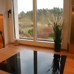 Modernes Mit 4 Separaten Appartements, Je Mit Vollausgestatteter Küchenzeile Und Eigenem Bad, 2 Gehminuten Zum Badesee, Garten, Grillplatz, Kinderspielbereich, Hunde Sind Willkommen