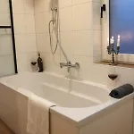 Apartment Modernes Mit 4 Separaten Appartements, Je Mit Vollausgestatteter Küchenzeile Und Eigenem Bad, 2 Gehminuten Zum Badesee, Garten, Grillplatz, Kinderspielbereich, Hunde Sind Willkommen