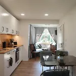 アパート Modernes Mit 4 Separaten Appartements, Je Mit Vollausgestatteter Kuechenzeile Und Eigenem Bad, 2 Gehminuten Zum Badesee, Garten, Grillplatz, Kinderspielbereich, Hunde Auf Anfrage Willkommen *