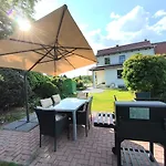 Modernes Mit 4 Separaten Appartements, Je Mit Vollausgestatteter Küchenzeile Und Eigenem Bad, 2 Gehminuten Zum Badesee, Garten, Grillplatz, Kinderspielbereich, Hunde Sind Willkommen Apartment Blumenholz