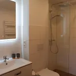 Modernes Mit 4 Separaten Appartements, Je Mit Vollausgestatteter Kuechenzeile Und Eigenem Bad, 2 Gehminuten Zum Badesee, Garten, Grillplatz, Kinderspielbereich, Hunde Auf Anfrage Willkommen *