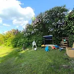Modernes Mit 4 Separaten Appartements, Je Mit Vollausgestatteter Kuechenzeile Und Eigenem Bad, 2 Gehminuten Zum Badesee, Garten, Grillplatz, Kinderspielbereich, Hunde Auf Anfrage Willkommen Blumenholz