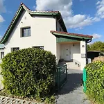 Modernes Mit 4 Separaten Appartements, Je Mit Vollausgestatteter Küchenzeile Und Eigenem Bad, 2 Gehminuten Zum Badesee, Garten, Grillplatz, Kinderspielbereich, Hunde Sind Willkommen * Blumenholz