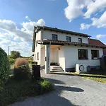 アパート Modernes Mit 4 Separaten Appartements, Je Mit Vollausgestatteter Kuechenzeile Und Eigenem Bad, 2 Gehminuten Zum Badesee, Garten, Grillplatz, Kinderspielbereich, Hunde Auf Anfrage Willkommen *