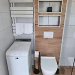 Modernes Mit 4 Separaten Appartements, Je Mit Vollausgestatteter Kuechenzeile Und Eigenem Bad, 2 Gehminuten Zum Badesee, Garten, Grillplatz, Kinderspielbereich, Hunde Auf Anfrage Willkommen Blumenholz