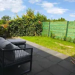 Modernes Mit 4 Separaten Appartements, Je Mit Vollausgestatteter Küchenzeile Und Eigenem Bad, 2 Gehminuten Zum Badesee, Garten, Grillplatz, Kinderspielbereich, Hunde Sind Willkommen Apartment *