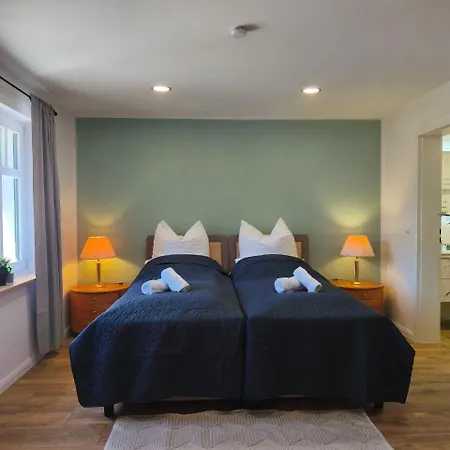 Modernes Mit 4 Separaten Appartements, Je Mit Vollausgestatteter Kuechenzeile Und Eigenem Bad, 2 Gehminuten Zum Badesee, Garten, Grillplatz, Kinderspielbereich, Hunde Sind Willkommen Blumenholz