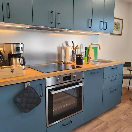 Modernes Mit 4 Separaten Appartements, Je Mit Vollausgestatteter Kuechenzeile Und Eigenem Bad, 2 Gehminuten Zum Badesee, Garten, Grillplatz, Kinderspielbereich, Hunde Auf Anfrage Willkommen Appartement *