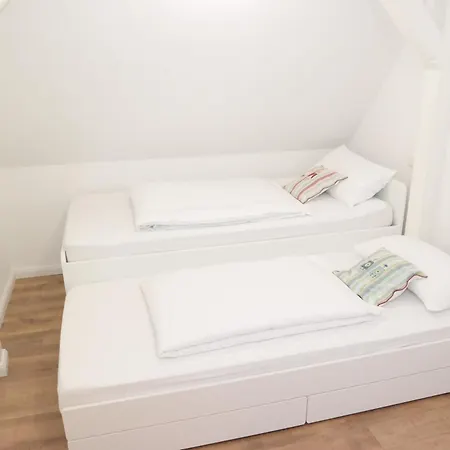 Appartement Modernes Mit 4 Separaten Appartements, Je Mit Vollausgestatteter Kuechenzeile Und Eigenem Bad, 2 Gehminuten Zum Badesee, Garten, Grillplatz, Kinderspielbereich, Hunde Sind Willkommen Blumenholz