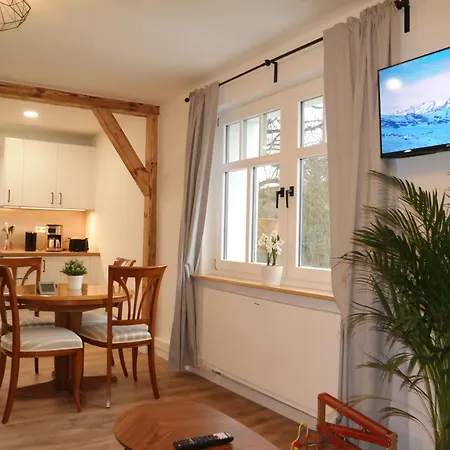 Modernes Mit 4 Separaten Appartements, Je Mit Vollausgestatteter Kuechenzeile Und Eigenem Bad, 2 Gehminuten Zum Badesee, Garten, Grillplatz, Kinderspielbereich, Hunde Auf Anfrage Willkommen アパート