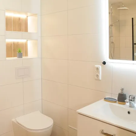 Modernes Mit 4 Separaten Appartements, Je Mit Vollausgestatteter Kuechenzeile Und Eigenem Bad, 2 Gehminuten Zum Badesee, Garten, Grillplatz, Kinderspielbereich, Hunde Sind Willkommen Appartement *