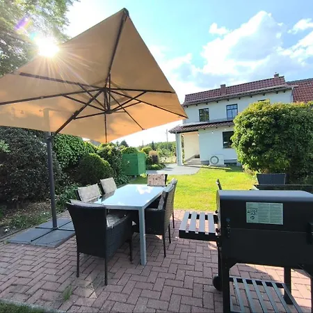 Modernes Mit 4 Separaten Appartements, Je Mit Vollausgestatteter Kuechenzeile Und Eigenem Bad, 2 Gehminuten Zum Badesee, Garten, Grillplatz, Kinderspielbereich, Hunde Sind Willkommen Appartement Blumenholz