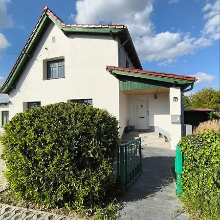 Modernes Mit 4 Separaten Appartements, Je Mit Vollausgestatteter Kuechenzeile Und Eigenem Bad, 2 Gehminuten Zum Badesee, Garten, Grillplatz, Kinderspielbereich, Hunde Sind Willkommen * Blumenholz