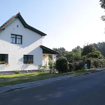Modernes Mit 4 Separaten Appartements, Je Mit Vollausgestatteter Küchenzeile Und Eigenem Bad, 2 Gehminuten Zum Badesee, Garten, Grillplatz, Kinderspielbereich, Hunde Sind Willkommen