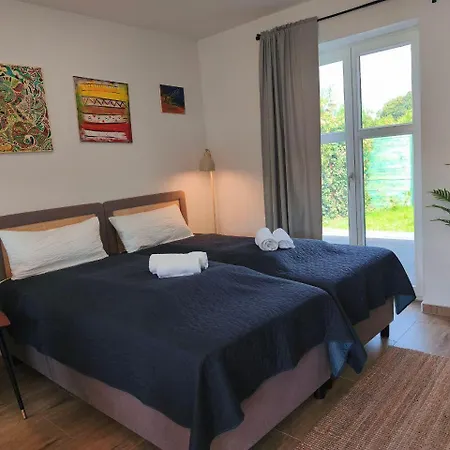 Appartement Modernes Mit 4 Separaten Appartements, Je Mit Vollausgestatteter Kuechenzeile Und Eigenem Bad, 2 Gehminuten Zum Badesee, Garten, Grillplatz, Kinderspielbereich, Hunde Auf Anfrage Willkommen