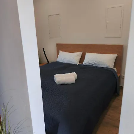 Modernes Mit 4 Separaten Appartements, Je Mit Vollausgestatteter Kuechenzeile Und Eigenem Bad, 2 Gehminuten Zum Badesee, Garten, Grillplatz, Kinderspielbereich, Hunde Sind Willkommen Lejlighed Blumenholz