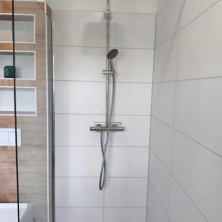 Appartement Modernes Mit 4 Separaten Appartements, Je Mit Vollausgestatteter Kuechenzeile Und Eigenem Bad, 2 Gehminuten Zum Badesee, Garten, Grillplatz, Kinderspielbereich, Hunde Auf Anfrage Willkommen Blumenholz