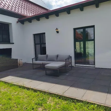 Modernes Mit 4 Separaten Appartements, Je Mit Vollausgestatteter Kuechenzeile Und Eigenem Bad, 2 Gehminuten Zum Badesee, Garten, Grillplatz, Kinderspielbereich, Hunde Sind Willkommen * Blumenholz
