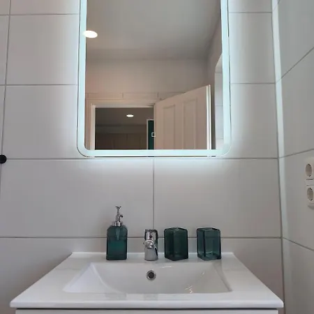 Modernes Mit 4 Separaten Appartements, Je Mit Vollausgestatteter Kuechenzeile Und Eigenem Bad, 2 Gehminuten Zum Badesee, Garten, Grillplatz, Kinderspielbereich, Hunde Sind Willkommen