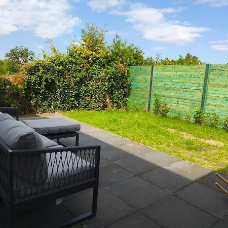 Modernes Mit 4 Separaten Appartements, Je Mit Vollausgestatteter Kuechenzeile Und Eigenem Bad, 2 Gehminuten Zum Badesee, Garten, Grillplatz, Kinderspielbereich, Hunde Sind Willkommen Appartement *