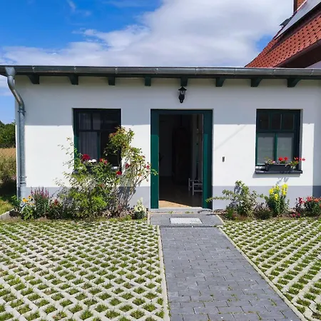 アパート Modernes Mit 4 Separaten Appartements, Je Mit Vollausgestatteter Kuechenzeile Und Eigenem Bad, 2 Gehminuten Zum Badesee, Garten, Grillplatz, Kinderspielbereich, Hunde Auf Anfrage Willkommen Blumenholz