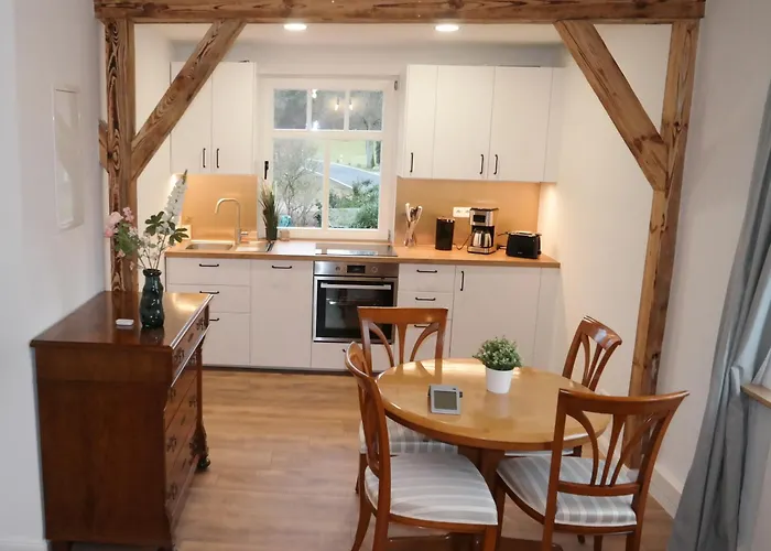 Modernes Mit 4 Separaten Appartements, Je Mit Vollausgestatteter Küchenzeile Und Eigenem Bad, 2 Gehminuten Zum Badesee, Garten, Grillplatz, Kinderspielbereich, Hunde Sind Willkommen Blumenholz