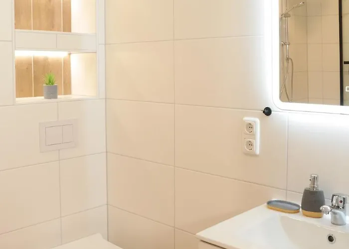 Modernes Mit 4 Separaten Appartements, Je Mit Vollausgestatteter Küchenzeile Und Eigenem Bad, 2 Gehminuten Zum Badesee, Garten, Grillplatz, Kinderspielbereich, Hunde Sind Willkommen Apartamento *