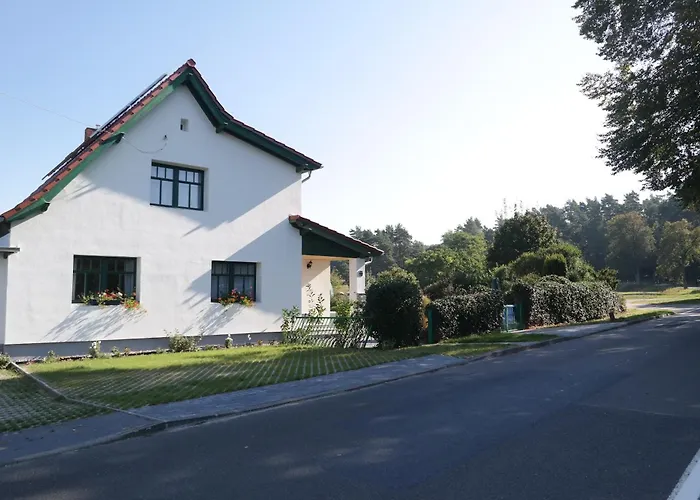 Modernes Mit 4 Separaten Appartements, Je Mit Vollausgestatteter Küchenzeile Und Eigenem Bad, 2 Gehminuten Zum Badesee, Garten, Grillplatz, Kinderspielbereich, Hunde Sind Willkommen