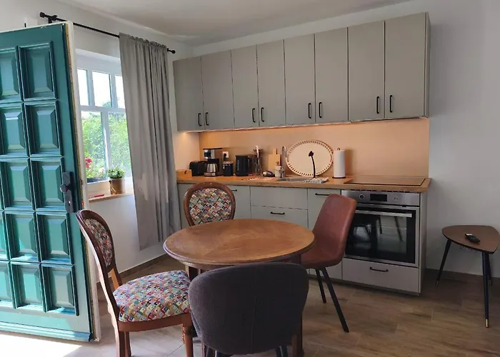 Modernes Mit 4 Separaten Appartements, Je Mit Vollausgestatteter Küchenzeile Und Eigenem Bad, 2 Gehminuten Zum Badesee, Garten, Grillplatz, Kinderspielbereich, Hunde Sind Willkommen Apartamento *