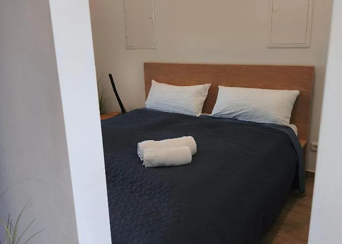 Modernes Mit 4 Separaten Appartements, Je Mit Vollausgestatteter Küchenzeile Und Eigenem Bad, 2 Gehminuten Zum Badesee, Garten, Grillplatz, Kinderspielbereich, Hunde Sind Willkommen Apartamento Blumenholz