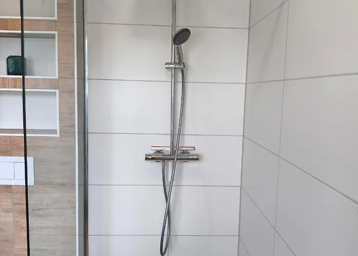 Apartamento Modernes Mit 4 Separaten Appartements, Je Mit Vollausgestatteter Küchenzeile Und Eigenem Bad, 2 Gehminuten Zum Badesee, Garten, Grillplatz, Kinderspielbereich, Hunde Sind Willkommen Blumenholz