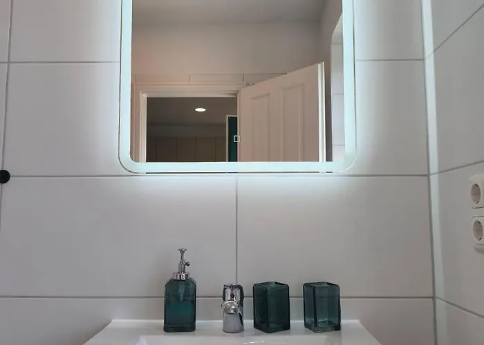 Modernes Mit 4 Separaten Appartements, Je Mit Vollausgestatteter Küchenzeile Und Eigenem Bad, 2 Gehminuten Zum Badesee, Garten, Grillplatz, Kinderspielbereich, Hunde Sind Willkommen